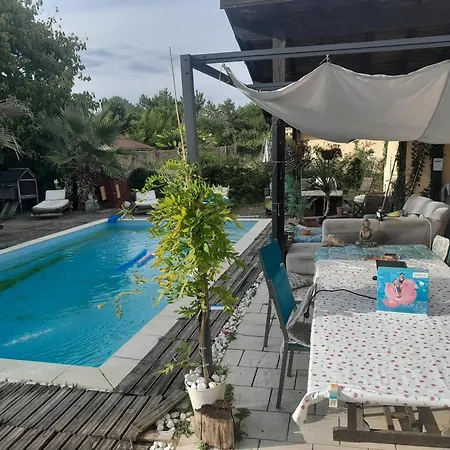 Car Au Bord De L Eau